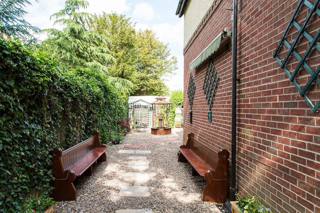 Heywood Hall Denstone Ngoại thất bức ảnh
